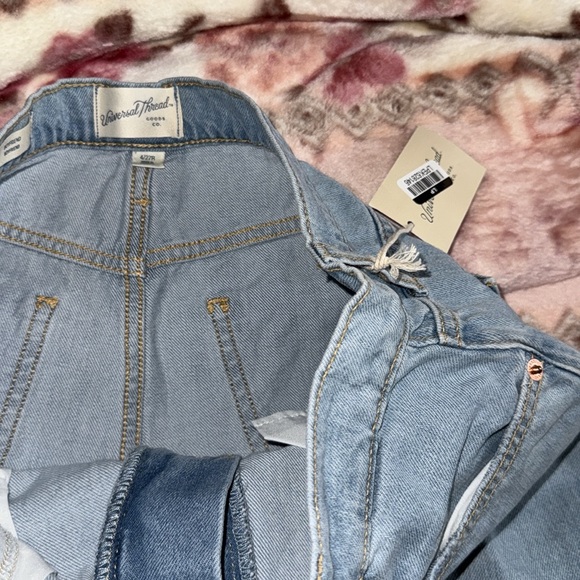 Universal Thread Women's Mid-Rise Boyfriend Jeans Light Wash4 NWT - Picture 8 of 8
